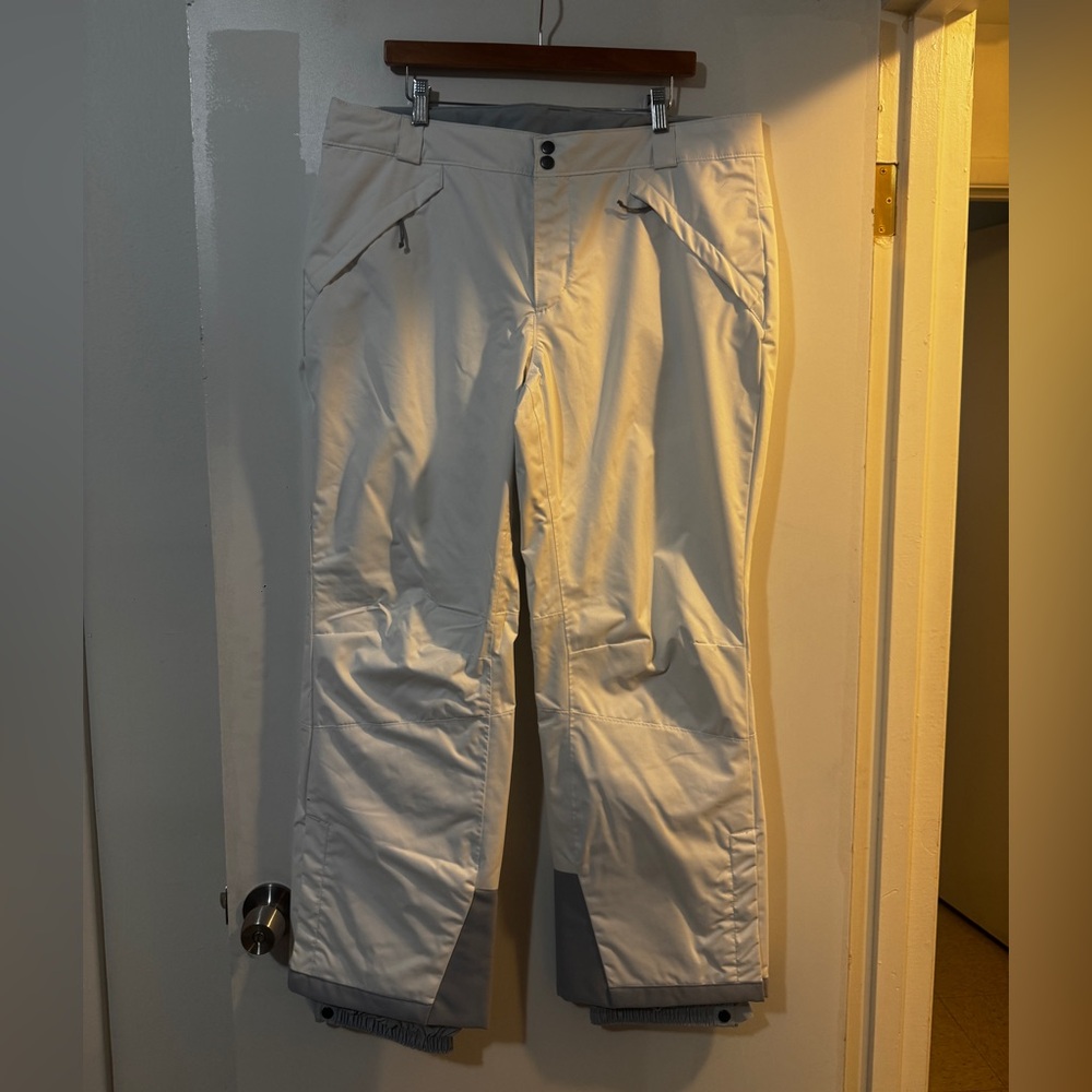 Columbia Women’s White with Gray Accents Ski/Snow Pants